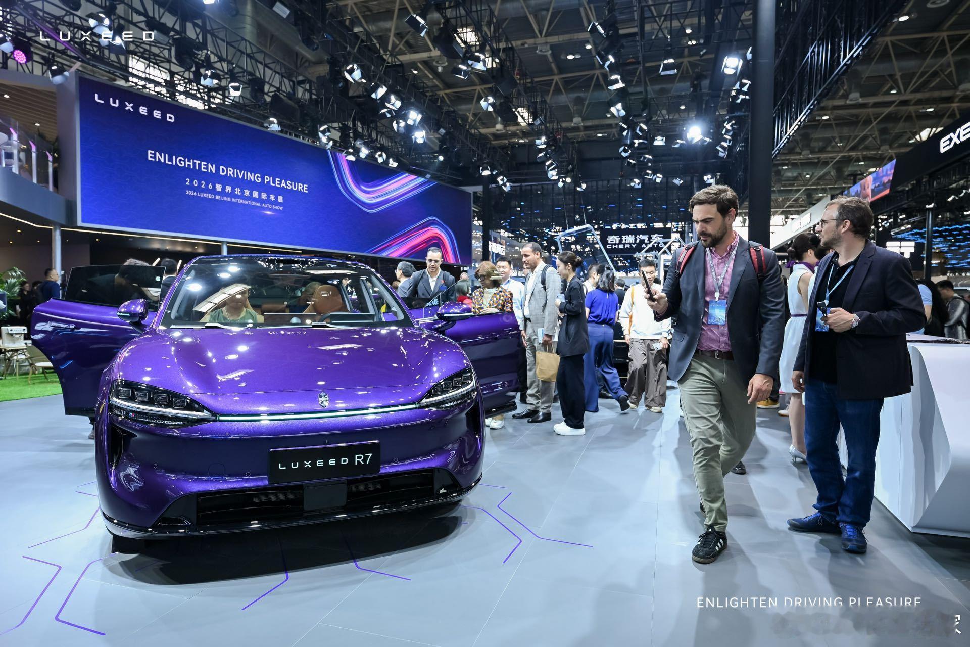 尹同跃透露智界R7正在筹备出海 尹总说他们正在花时间做高法规国家的调整适配，很快