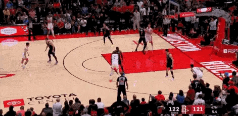 抛开阿门补篮绝杀不说，谢波德这漏的干干净净了半天是真没人传球啊！