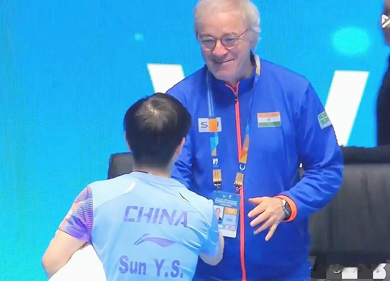 印度教练这眼神：是有多喜欢莎莎啊？

海口亚洲杯第二轮，孙颖莎3-0轻松横扫印度