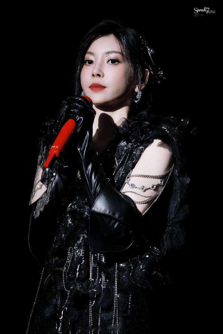 于文文三巡深圳首站定档 边界巡演深圳首站定了，喜欢她歌的人应该都在蹲了吧。现场见