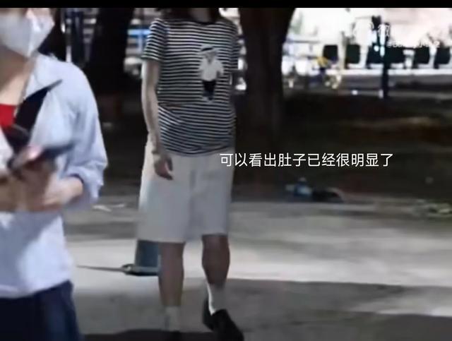 吴谨言与洪尧官宣结婚即被曝怀孕，疑似奉子成婚。虽然外界议论纷纷，但她们私下交往七