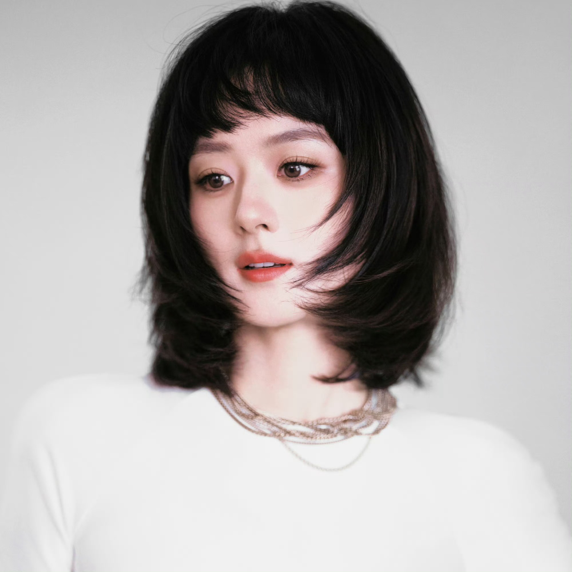 赵丽颖时隔两个多月终于发微博了新发型好看的哟😺 