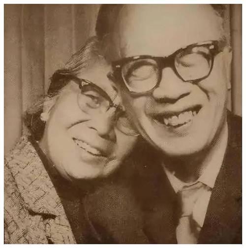 梁实秋72岁娶44岁韩菁清，相差28岁忘年恋，相守12年，当年被骂遍全台
 
散
