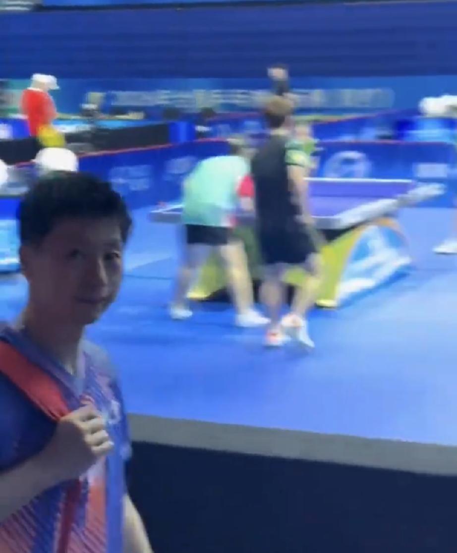 听说龙蟒要重新配双打，全锦赛。
第一反应是愣了一秒。
他俩上次正经配是什么时候了