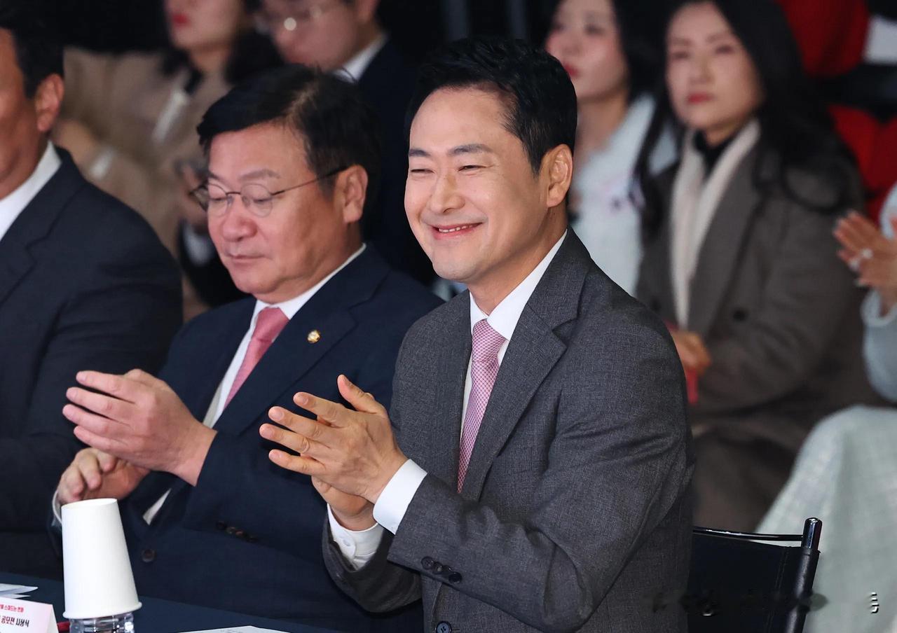 2月10日韩国最大在野党国民力量党党首张东赫就党内“尹回归”争议表态，强调以胜选