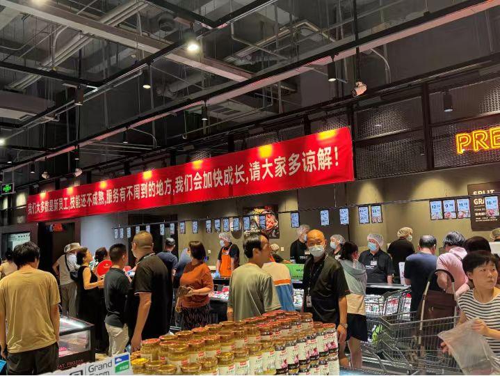 即时零售行业正以惊人速度扩张：2024年市场规模7800亿元，2025年突破1万