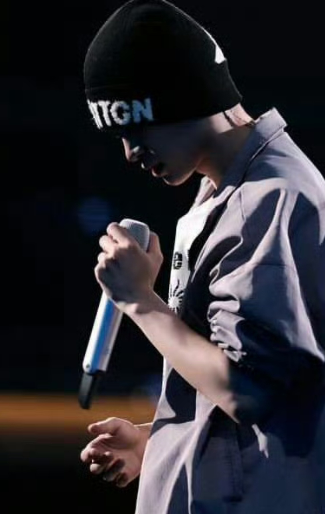 鼻子跟嘴一条线的侧脸也是第一次看到 