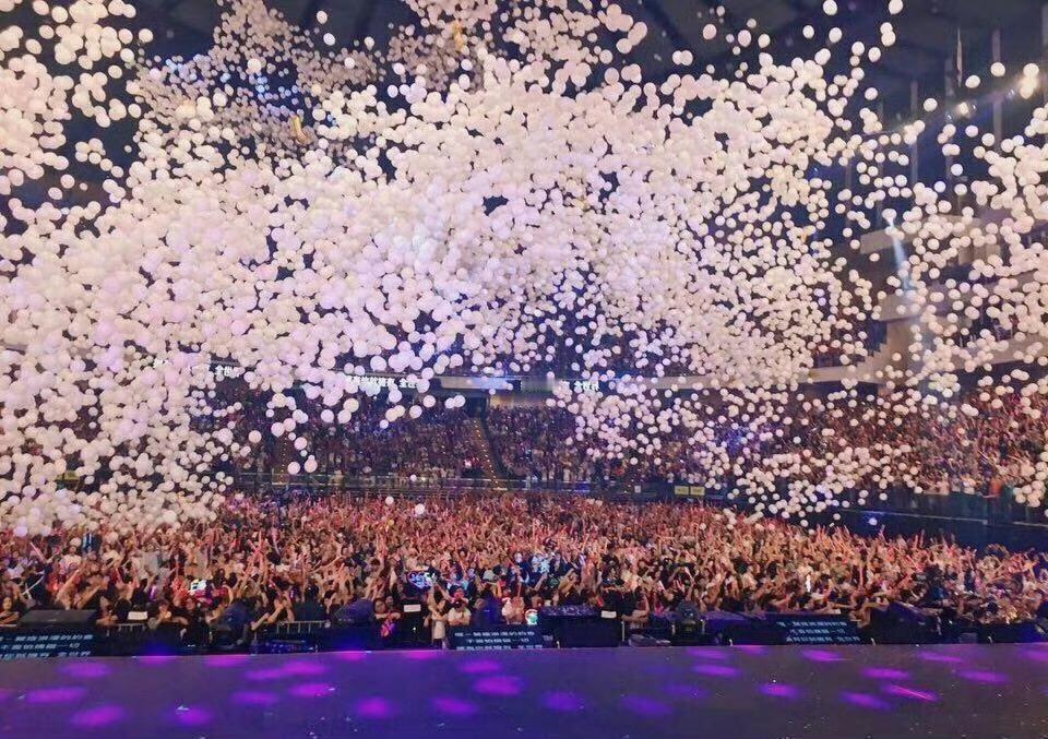 好想再听一场周杰伦告白气球演唱会啊！ 