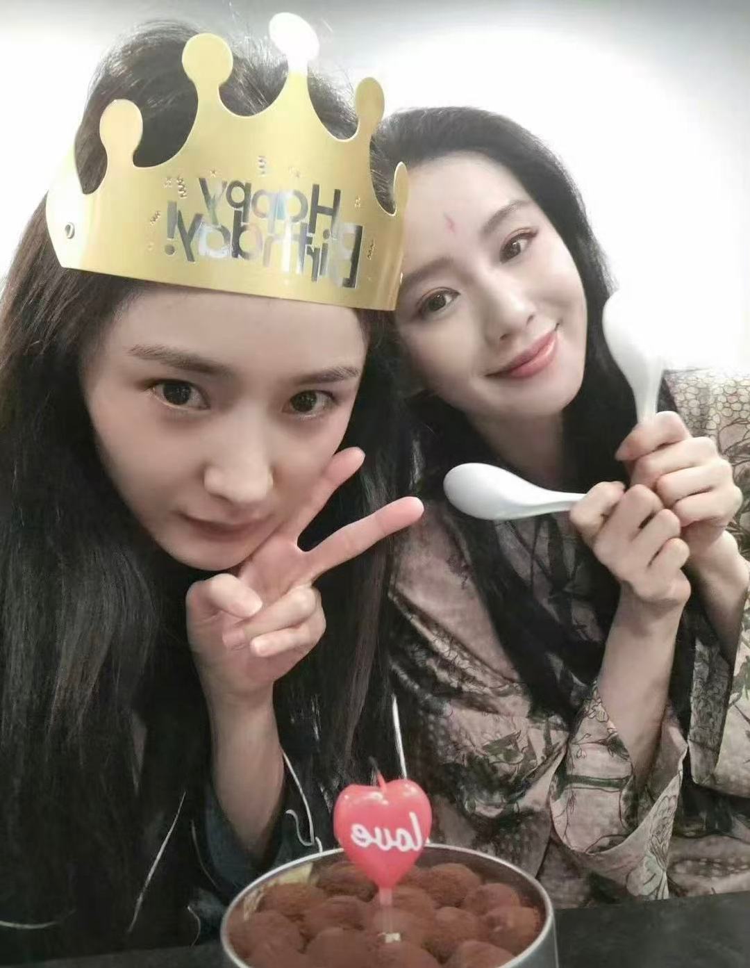 杨幂连续五年为刘诗诗送祝福杨幂刘诗诗五年生日祝福 杨幂连续五年为刘诗诗送祝福 