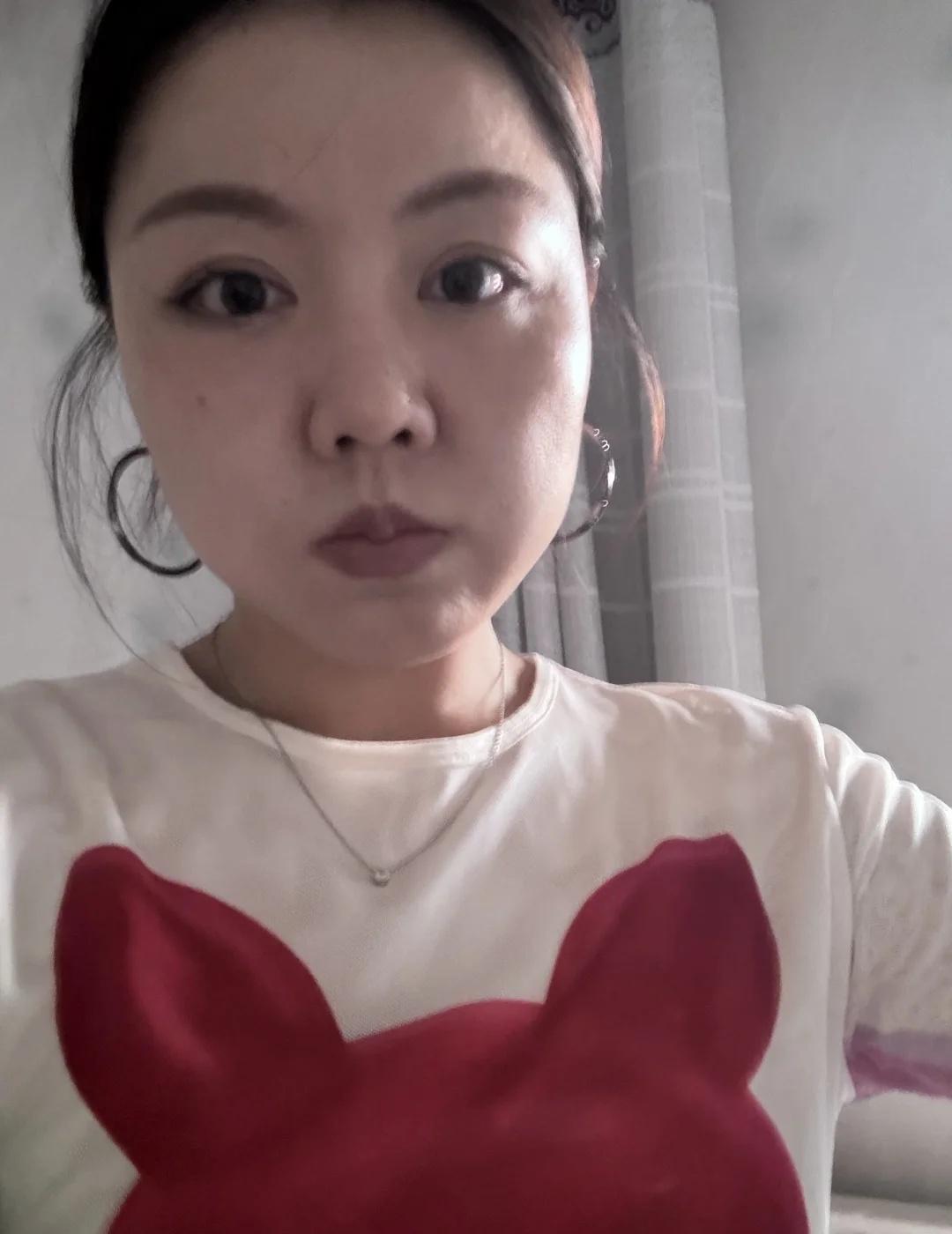 忙忙的累累的
最近身边的磁场变得非常干净
内心充盈且平静