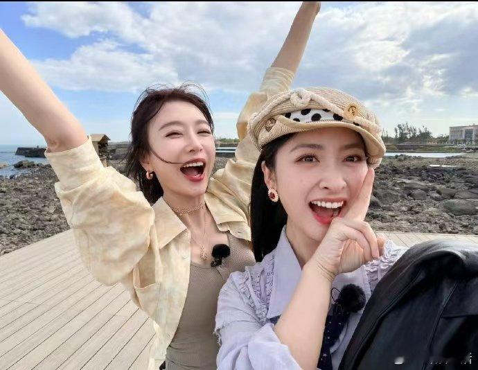 沈月沈月的镜头永远带着爱美女之间互相欣赏，这份美好氛围感太治愈沈月说秦岚没有丑图