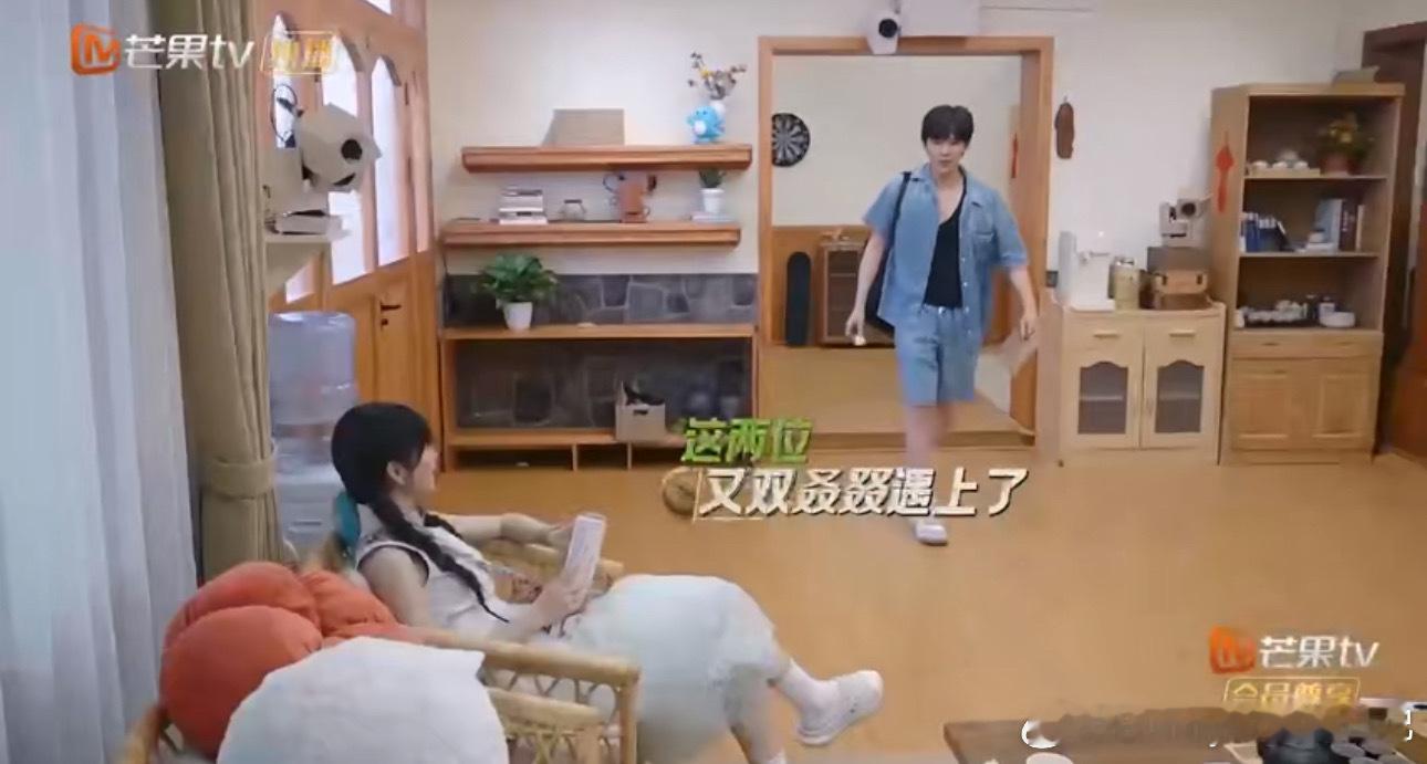 #田曦薇王安宇找线索又双叒叕遇见了#田曦薇王安宇你俩也太有缘了吧[允悲]，找线索