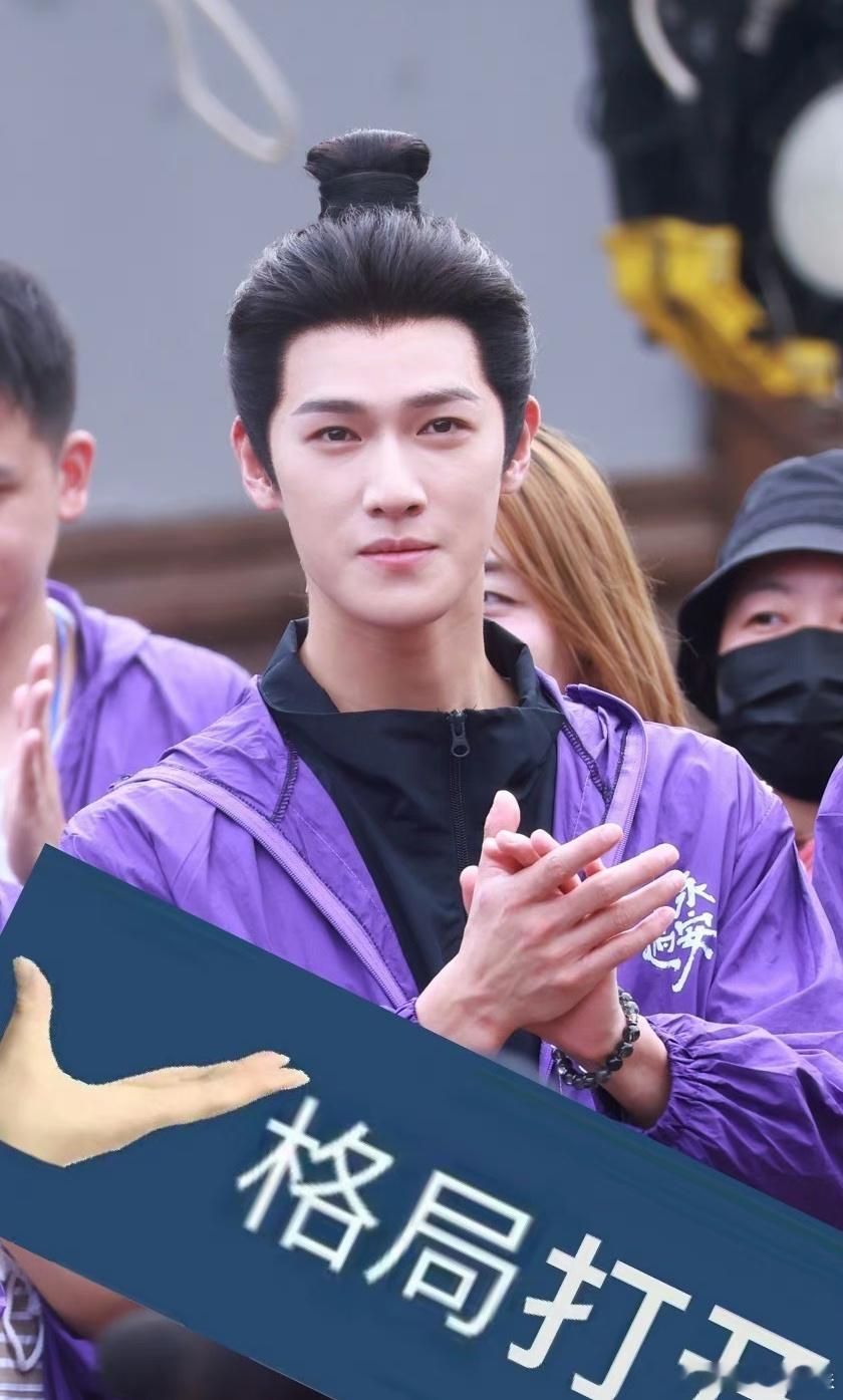 李昀锐主要是气质周正 ​​​