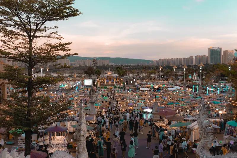 离“史上最长春节假期”只剩一个月啦，旅游市场已经热闹起来。第一批“抢跑”游客都出