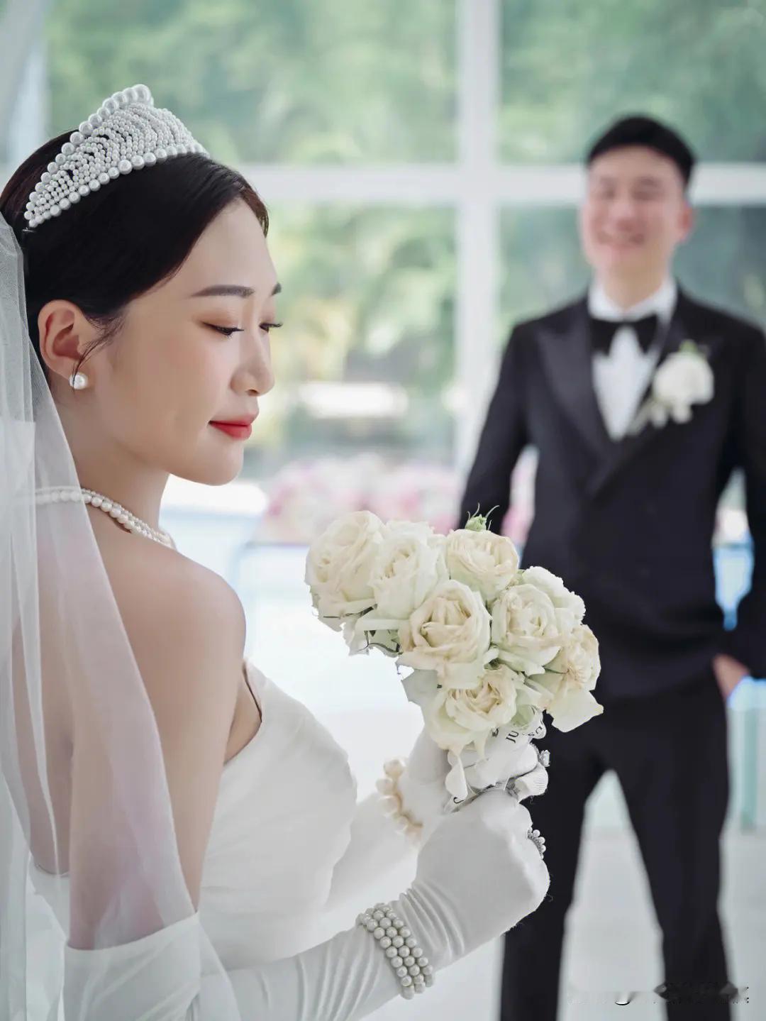 怎么确定对方是可以结婚的人？

这不仅仅是确定对方的身家是否清白，户口本和身份证