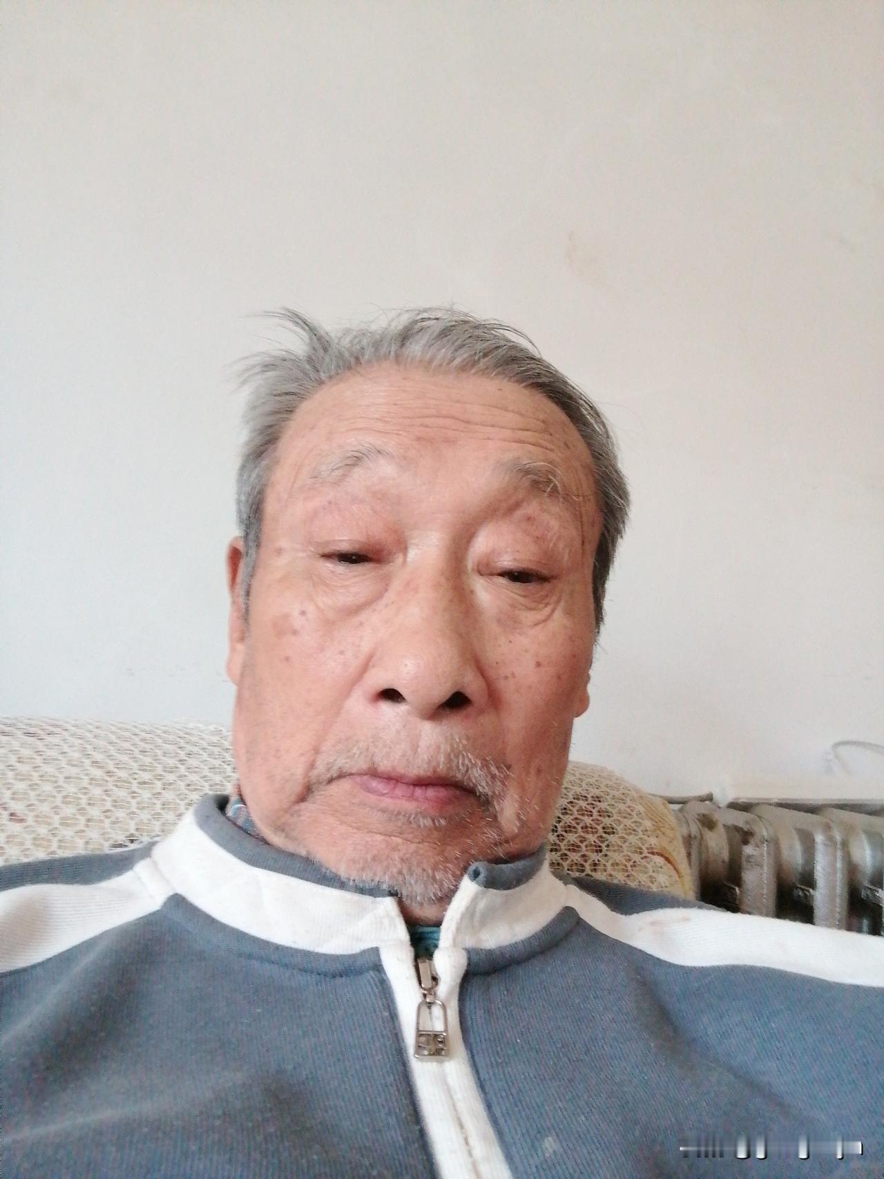 打开手机屏幕一显乱七八槽的画面全出现，番茄小说一章章男欢女爱，西瓜视频跟着上来，