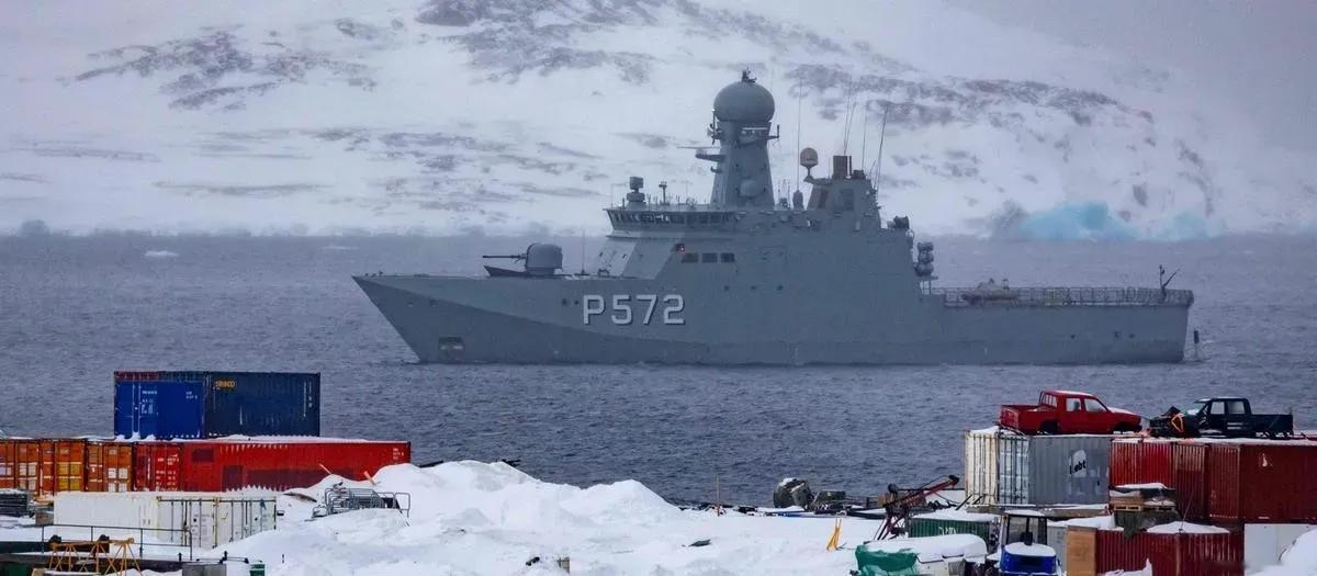 泽连斯基在达沃斯口出狂言：乌克兰每月打死3.5万俄军，现在也能击沉格陵兰岛附近俄