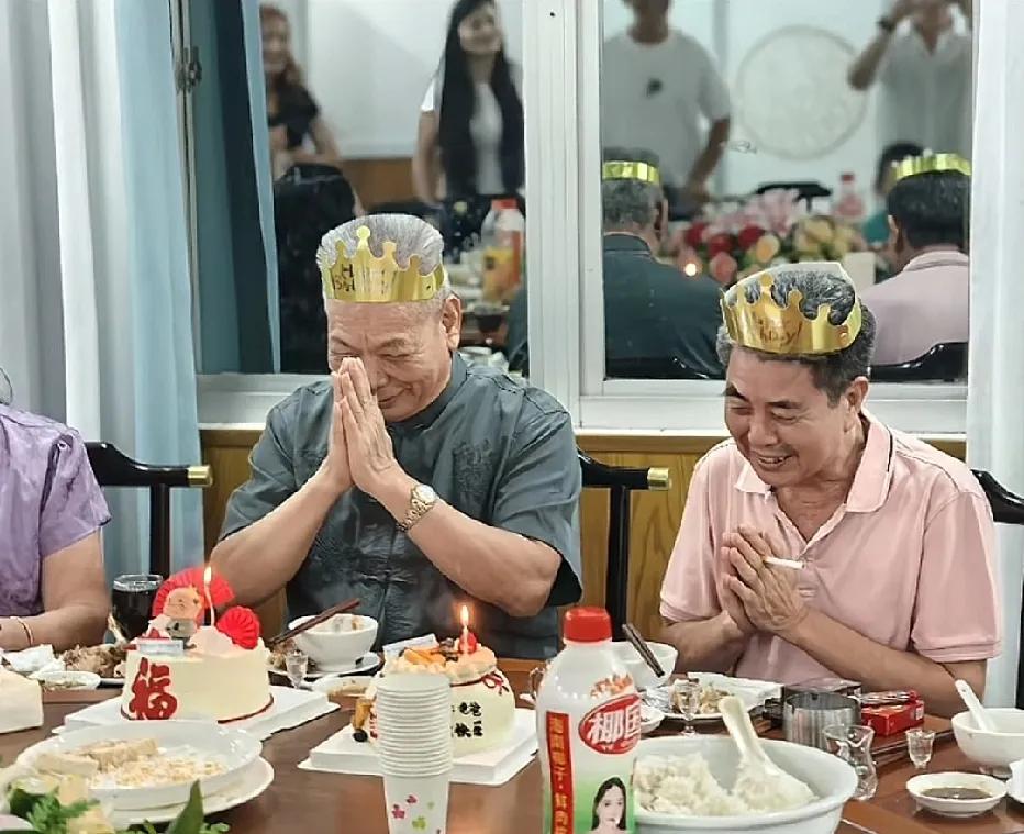 祝福陈楚生的爸爸，生日快乐！健康快乐！生哥太忙了，很像没能赶回来。下一场演唱会，