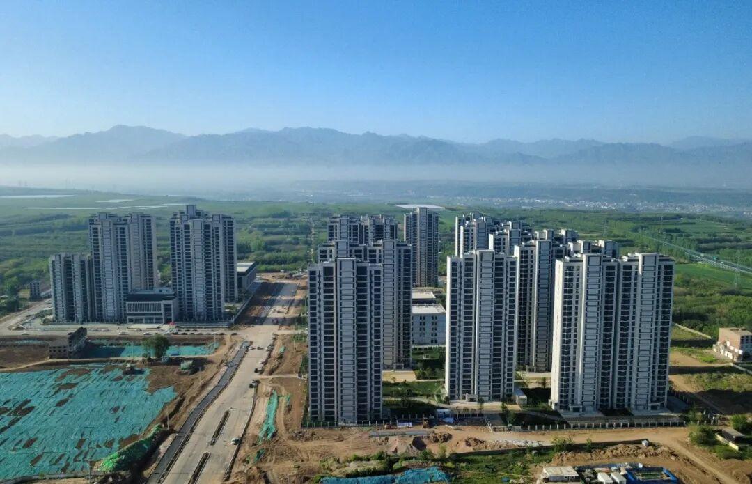 近日，西安市重点民生保障工程——新和村安置小区正式交付，承载着数百户村民期盼的“