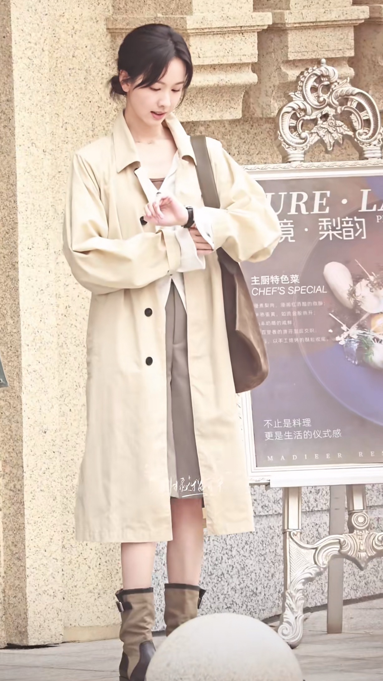 定妆视频里的新衣服陈都灵余九琪 陈都灵冬风吹又生 