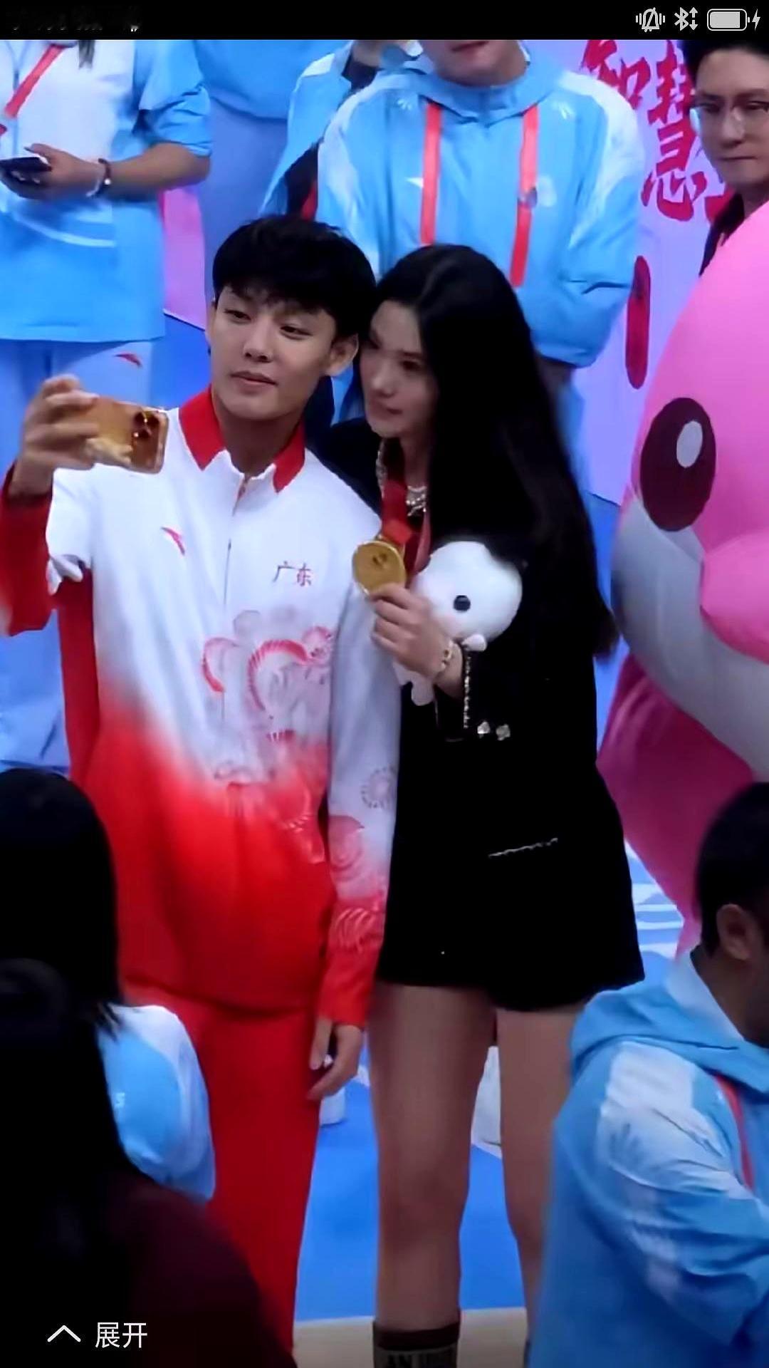 第十五届全运会男篮比赛刚落下帷幕，广东队主场捧杯夺冠，全队和球迷都乐开了花。决赛