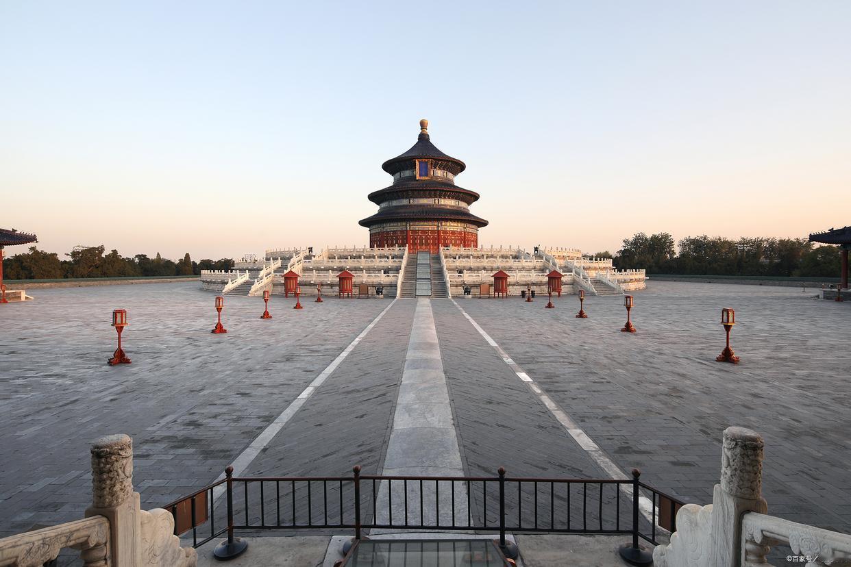 思考真的是一种超棒的享受和幸福。就像在解一道复杂的谜题，每深入一步，都可能发现新