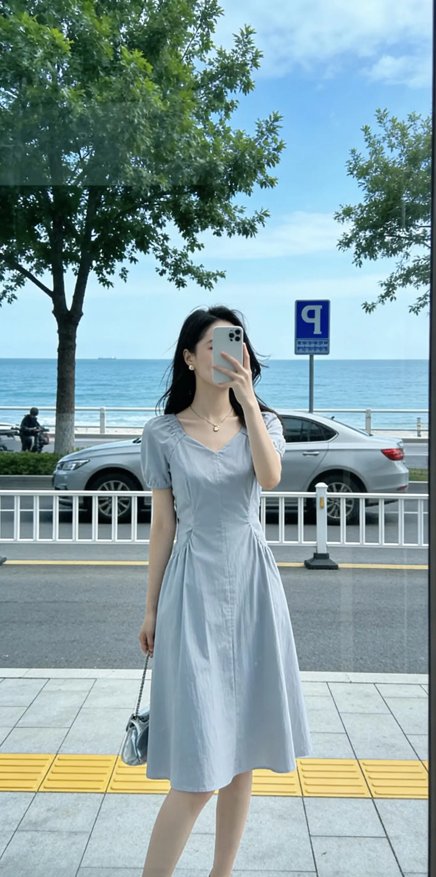 生活催你挣钱，年龄催你懂事，        在这个尴尬的年纪做什么都身不由己……