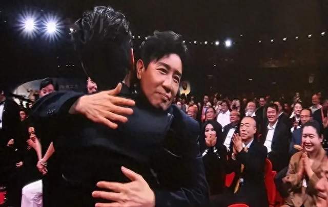 难怪于和伟会输王仁君，不是题材不是演技，原来他与张译处境一样