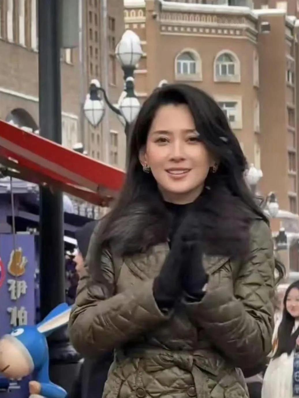 汪峰的现任女友，森林北，她的真名叫做李巧，她并不是普通的网红，而是一个事业做得非