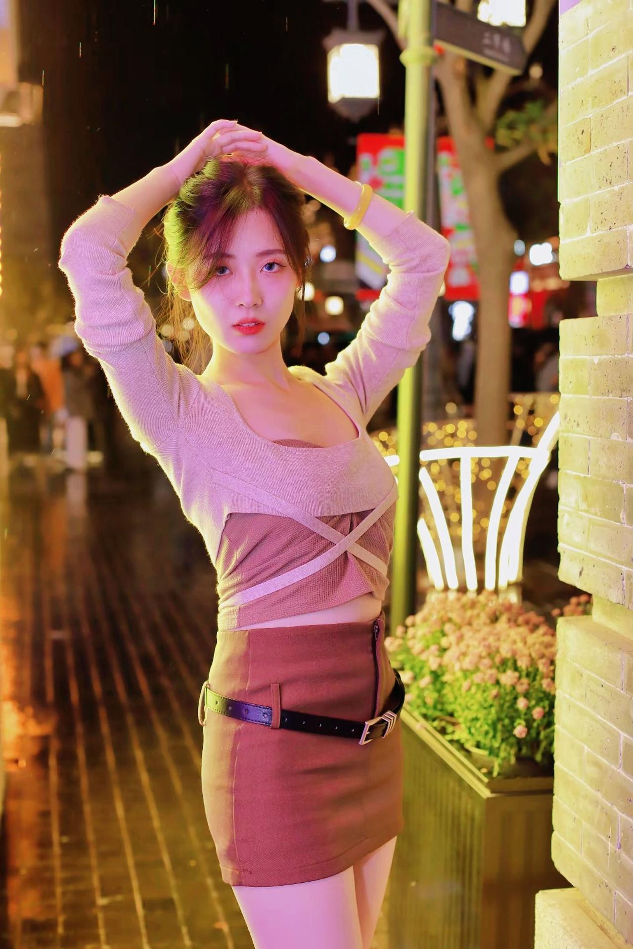 太原约拍跟拍最美街拍美女写真 放下太原钟楼街街拍人像原创原图直出照片