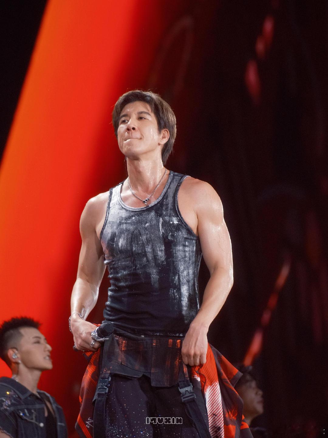 王力宏王力宏脸上没留疤王力宏怼脸拍 王力宏 怼脸拍了，伤口恢复的很好🥳真的是一