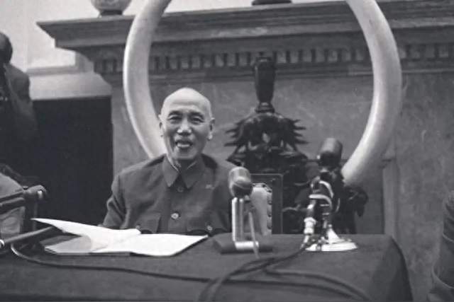 罕见老照片，看清真实的蒋介石样貌