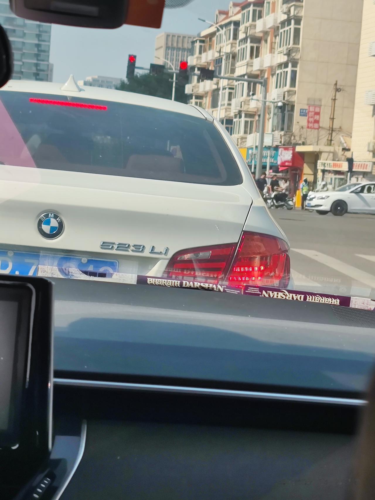 这里的红灯时间太长了，在天津长江道和南丰路交口，南丰路压车严重，红灯时间太长！向