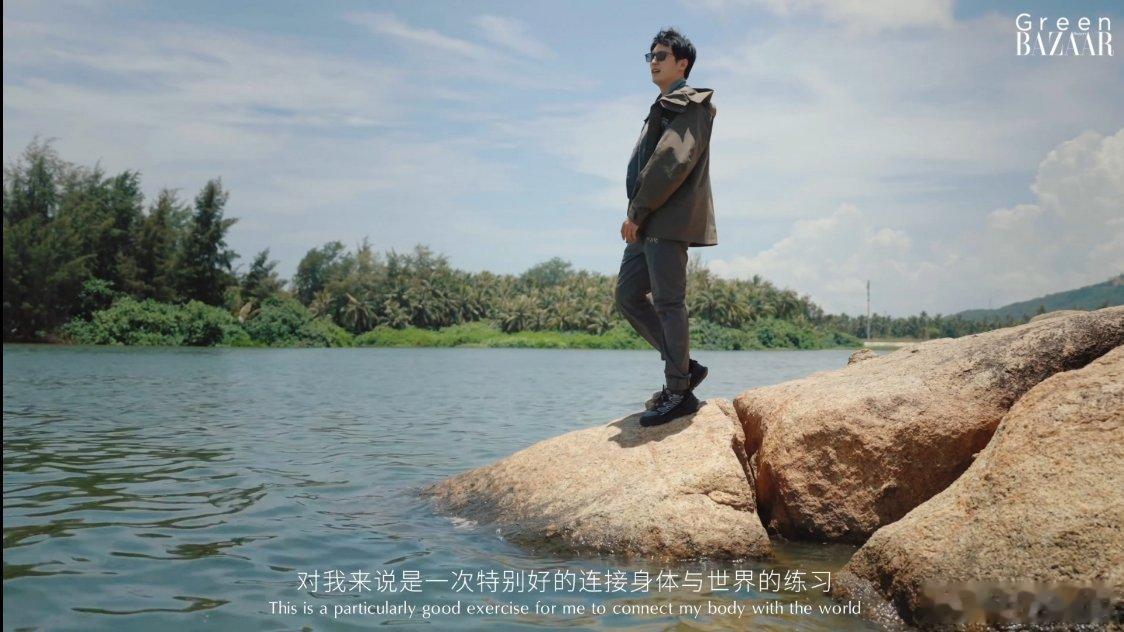 我觉得写黄景瑜同人的，都是蠢而不自知，黄景瑜真是一个阅读量大，谈吐很有水平的人。