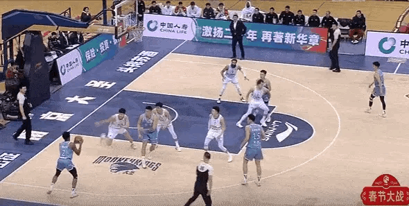 太丢人了！北控110-122不敌南京，看看谁发挥失常？
张帆，11中1，2分3篮
