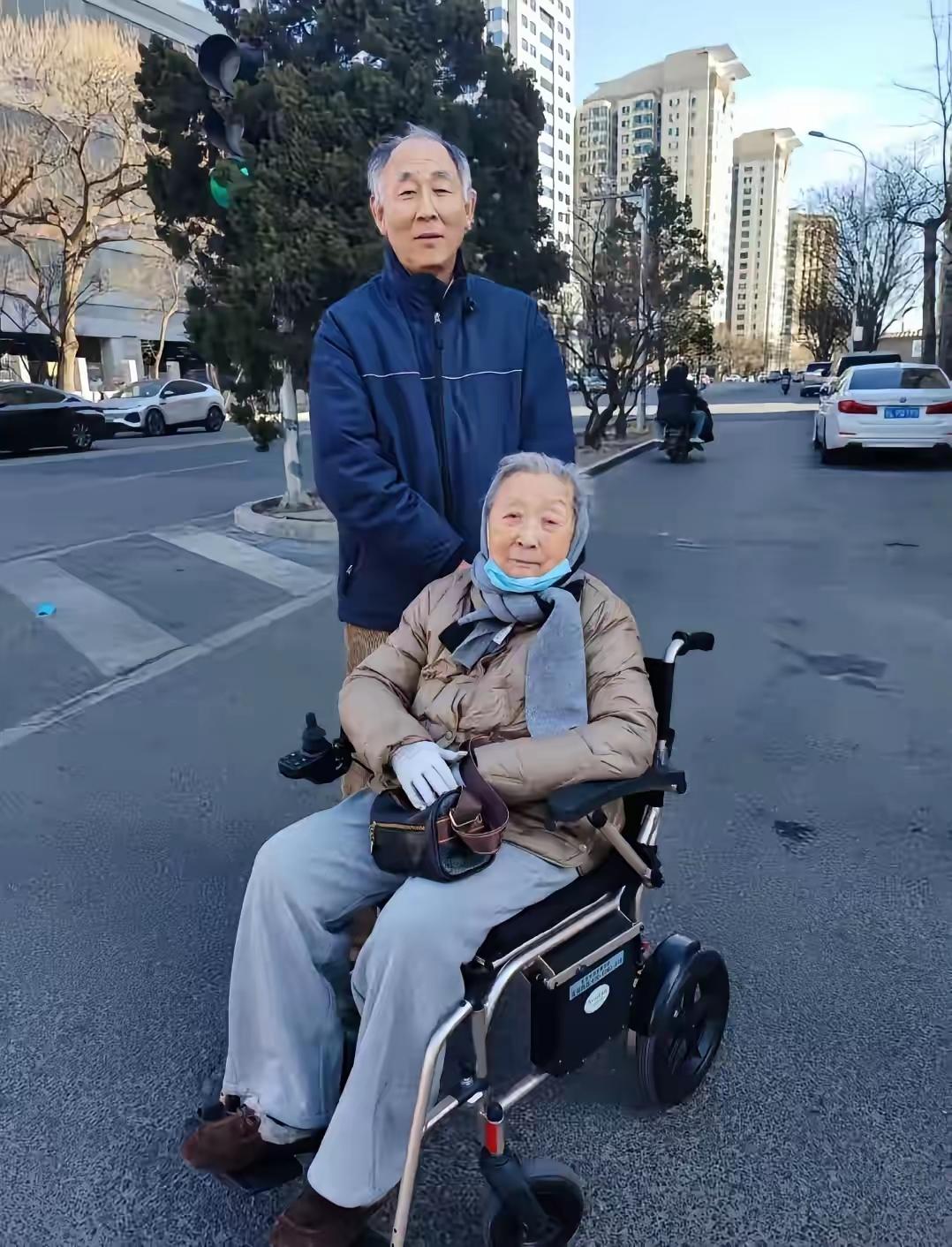 女神也逃不过岁月啊。就像山口百惠，曾经是惊艳众人的初恋女神，现在也变成奶奶辈，发