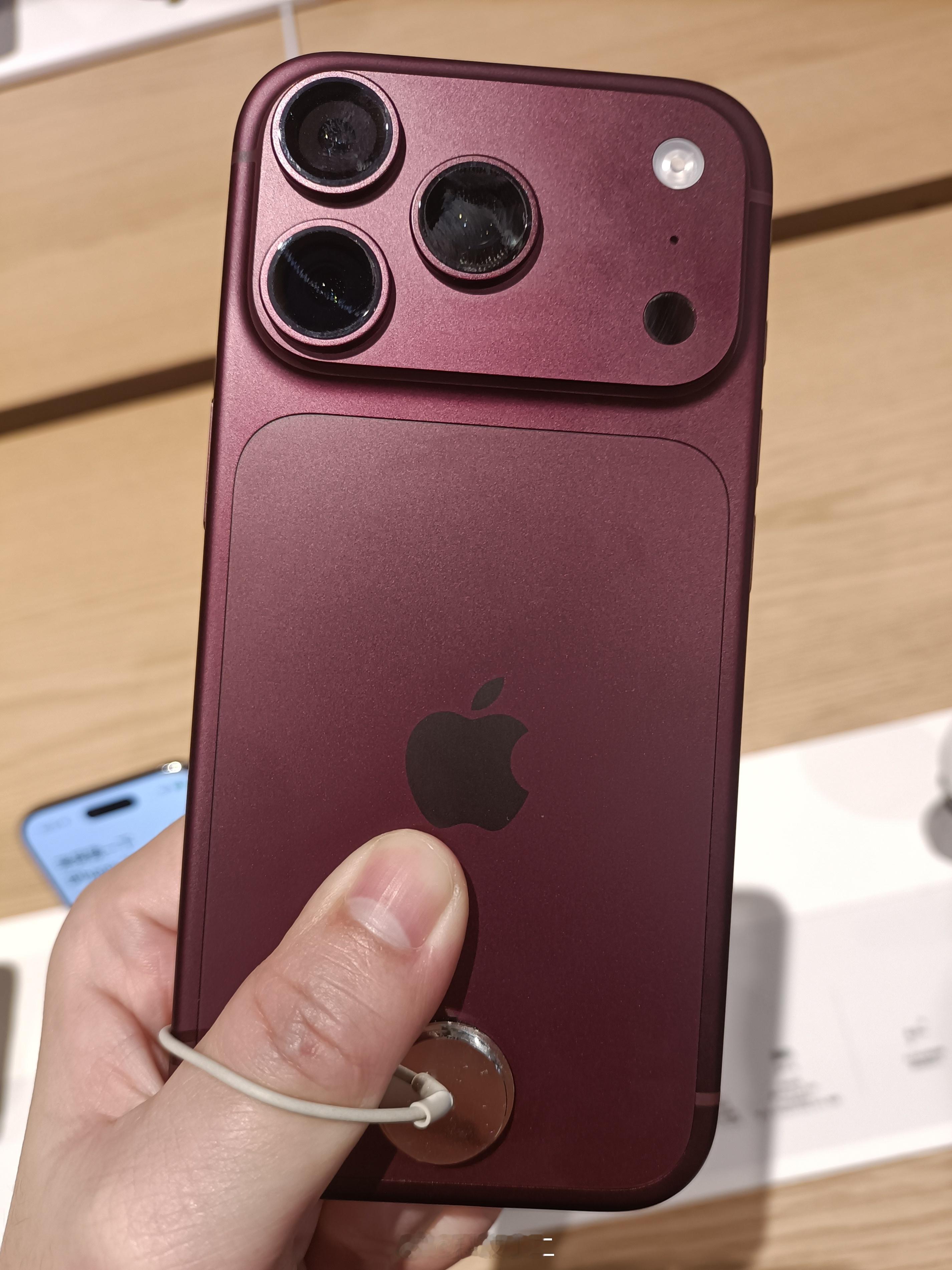 iPhone18Pro AppleStore还挺多人的，大苹果还没亡…【配色】i