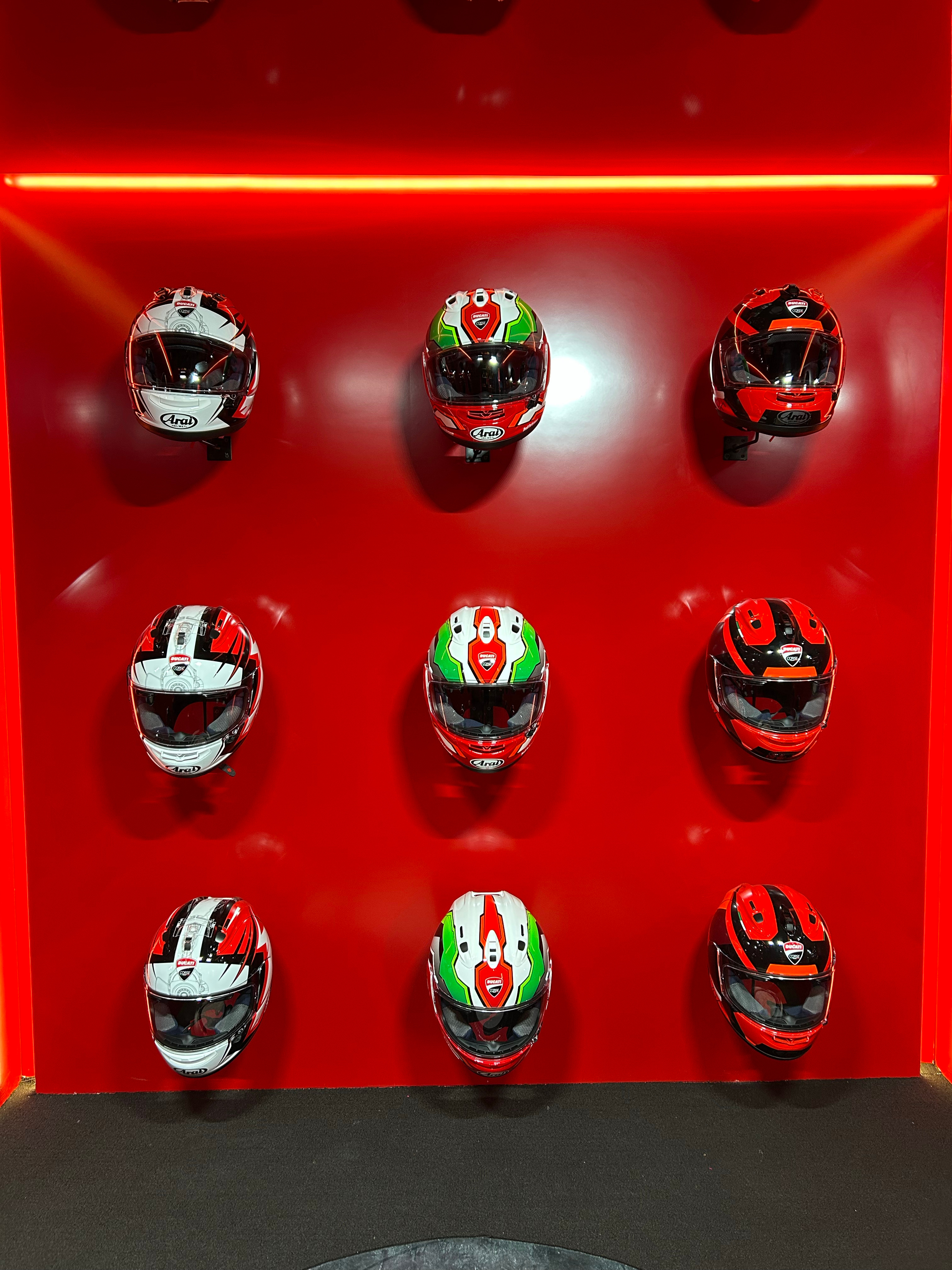 最近因为张雪机车 看上摩托比赛了正好杜卡迪100周年 看着就很厉害啊🏍️🔥杜