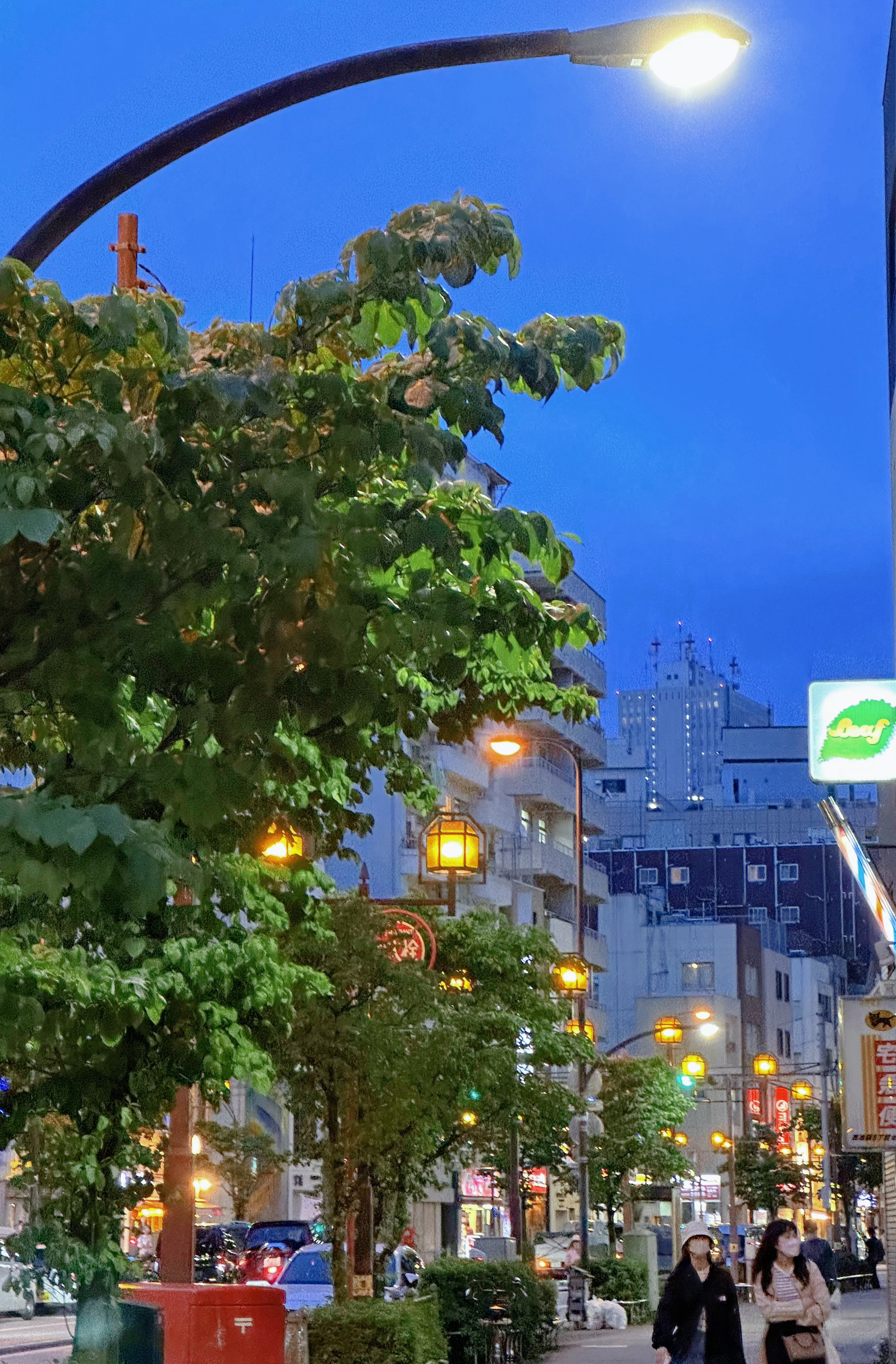 今天去接儿子补习班路上的天空，有时候会想，是不是因为岛国，才有这样的颜色。 ​​