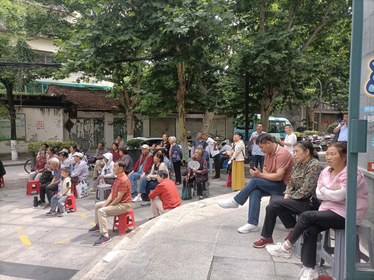 【人世间·秦腔惠民演出进东大街莲湖社区】今日生活小确幸
根据矛盾文学奖获得的小说