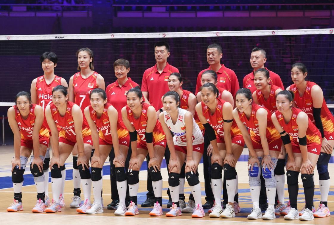 想发球都难，中国女排亚锦赛首战3-0伊拉克。
8月22日，中国女排在天津迎来了亚