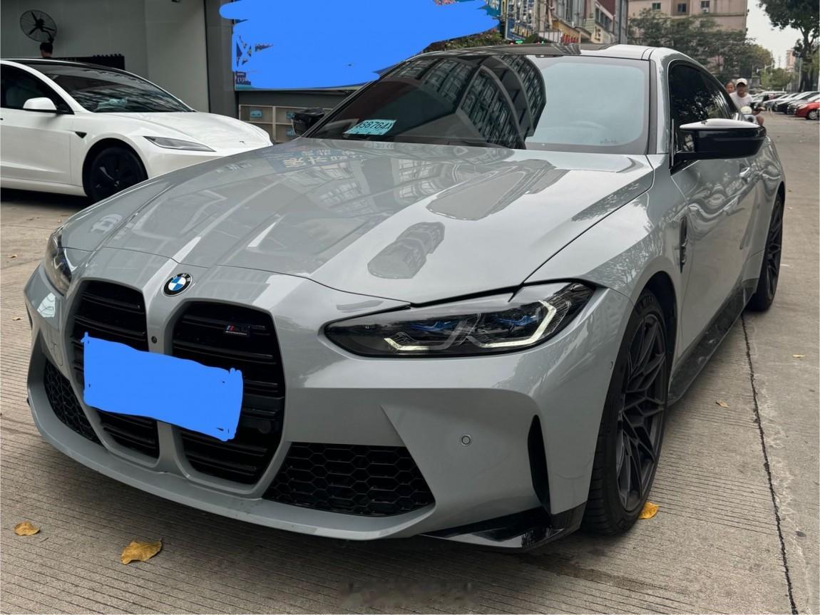 带赛道座椅的宝马 M4 雷霆版2021年11月份上牌，仪表里程35000公里，里