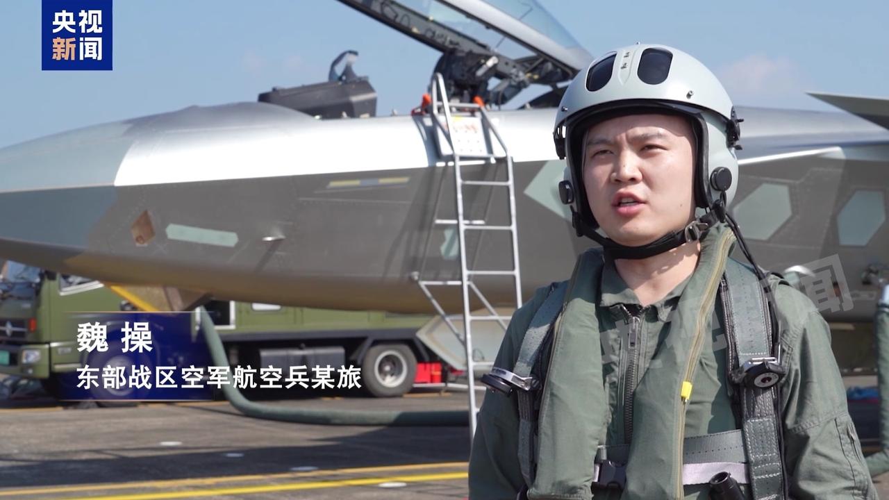 “这次演练，我和战友的核心任务是：突破敌防空警戒系统、夺取区域制权，直接检验空域