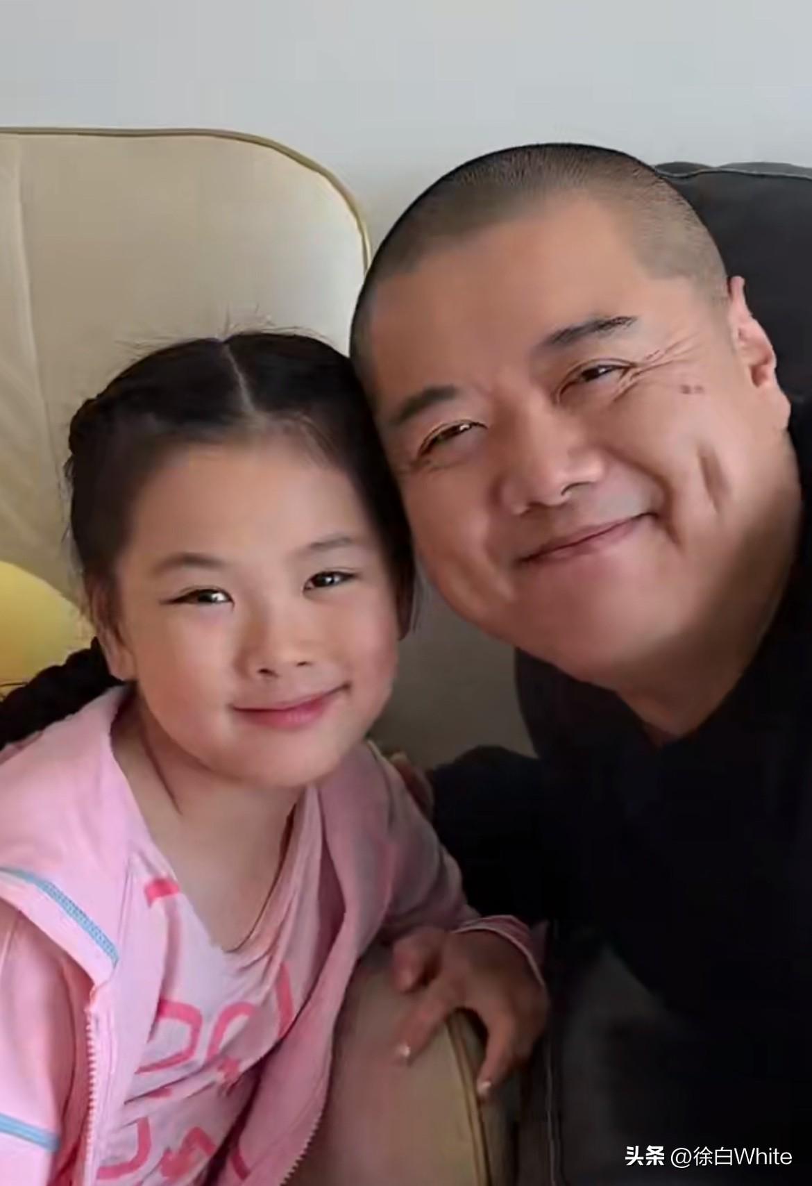 3月22日，演员林子聪分享一双儿女
满足网友好奇，孩子长得像不像自己，评论区一句