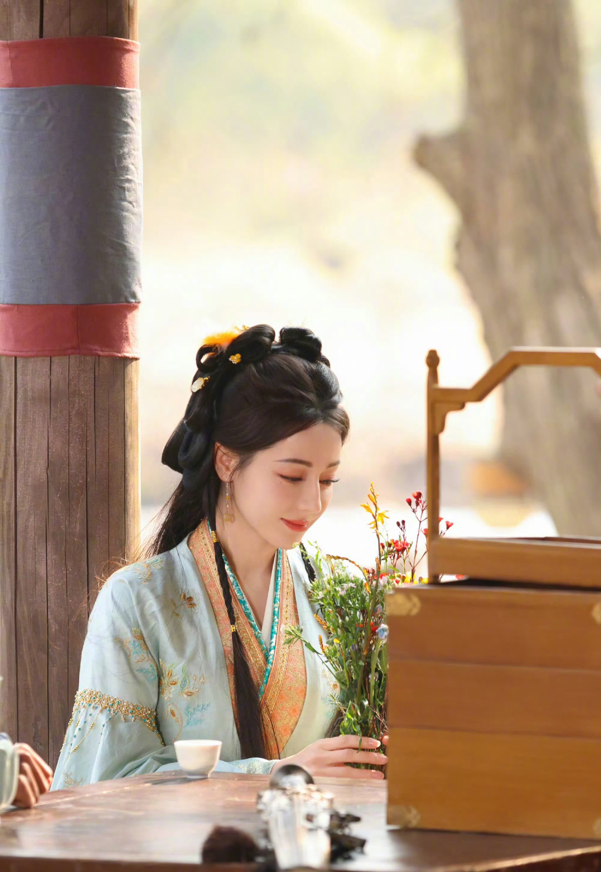 白日提灯定档好好好终于要播了！！狠狠期待热巴的这个万灵之主！路透刷八百遍早就蹲麻