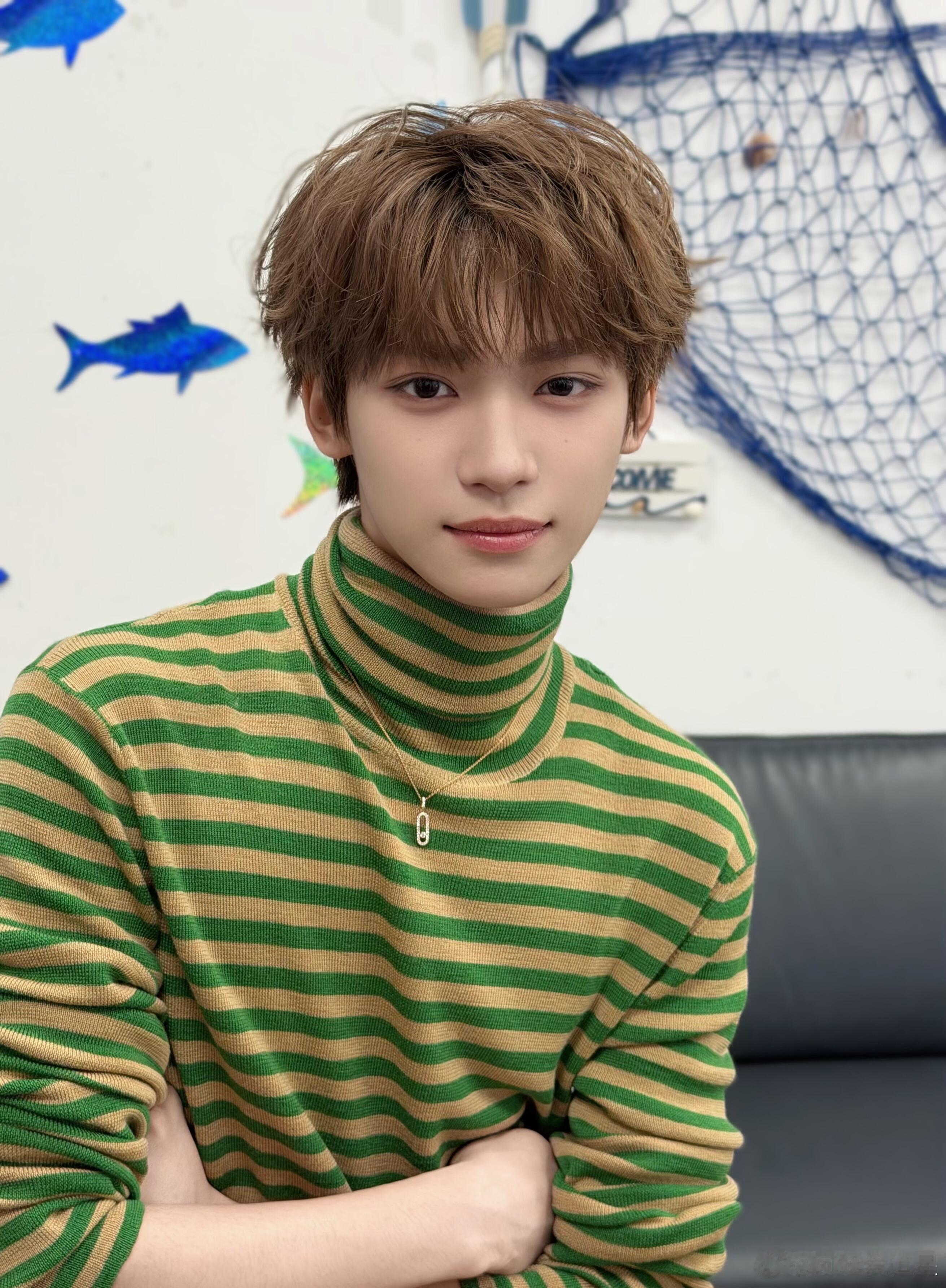 梓渝这会子在福建给大家发道别照片了，施洛华眼镜说自己赢麻了哦，那我们说声恭喜吧梓