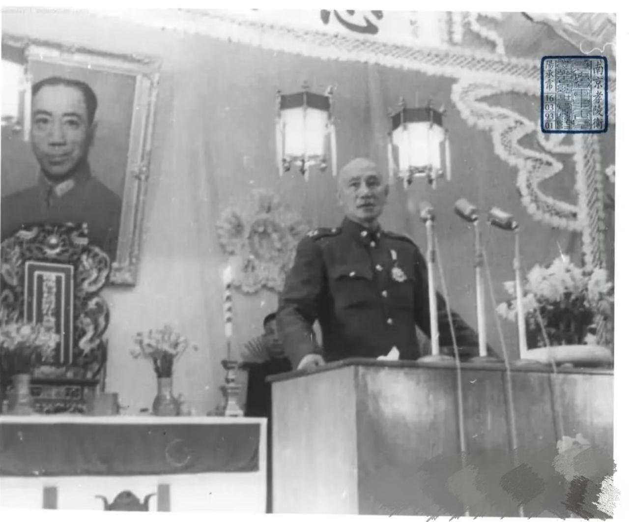 你见过蒋介石亲自登台致悼词的国民党下属吗？戴笠是特务系统当中，享受这种高规格公祭