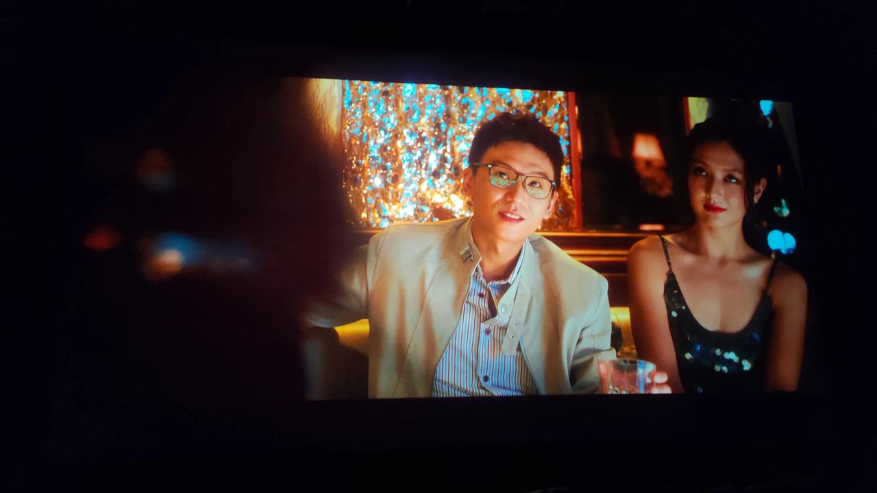 一个人的电影院与夜场综合症
偌大的影院就我一个人，今天的这一场名为《夜王》的香港