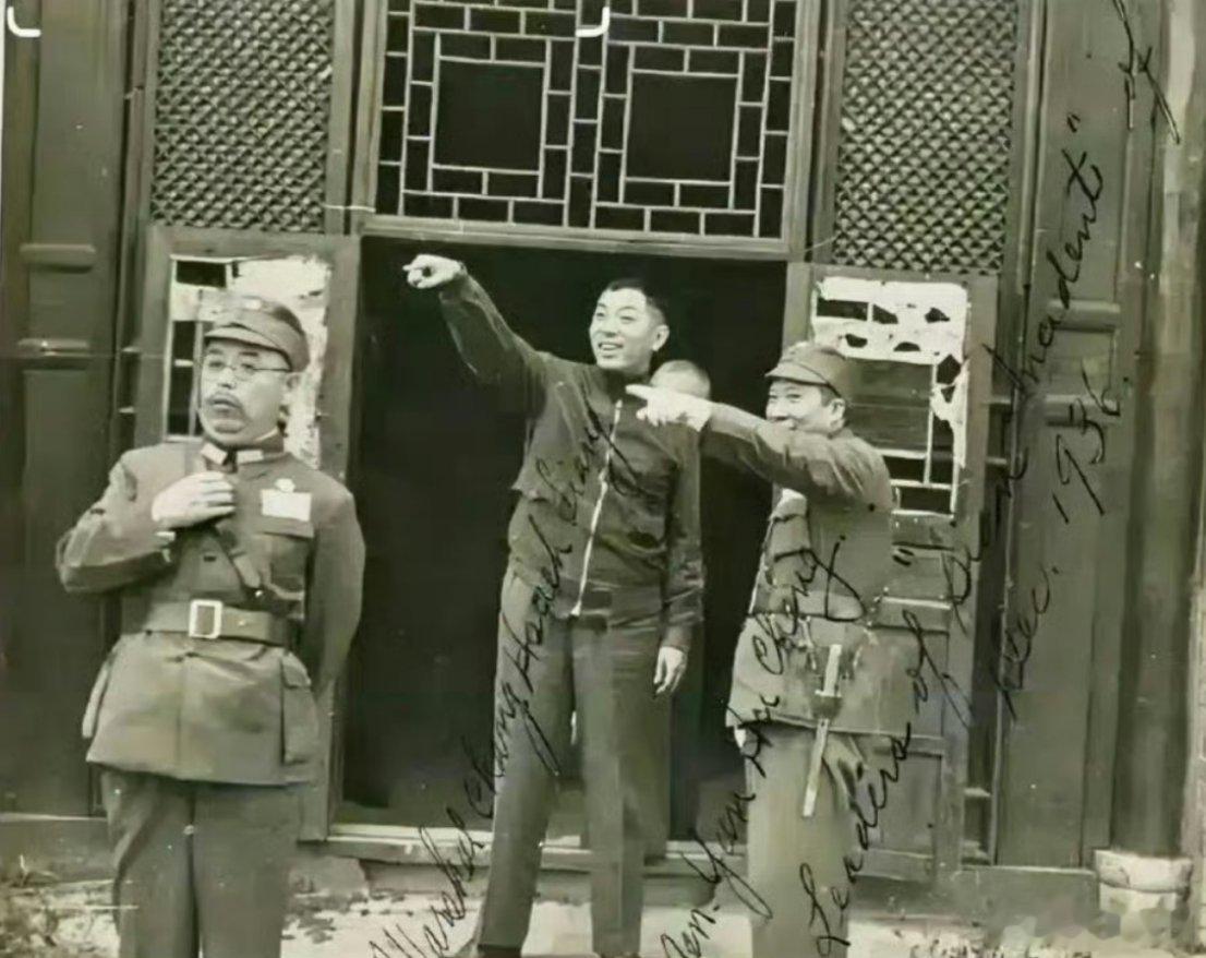 1936年，西安。穿拉链衫的张学良。[并不简单] 