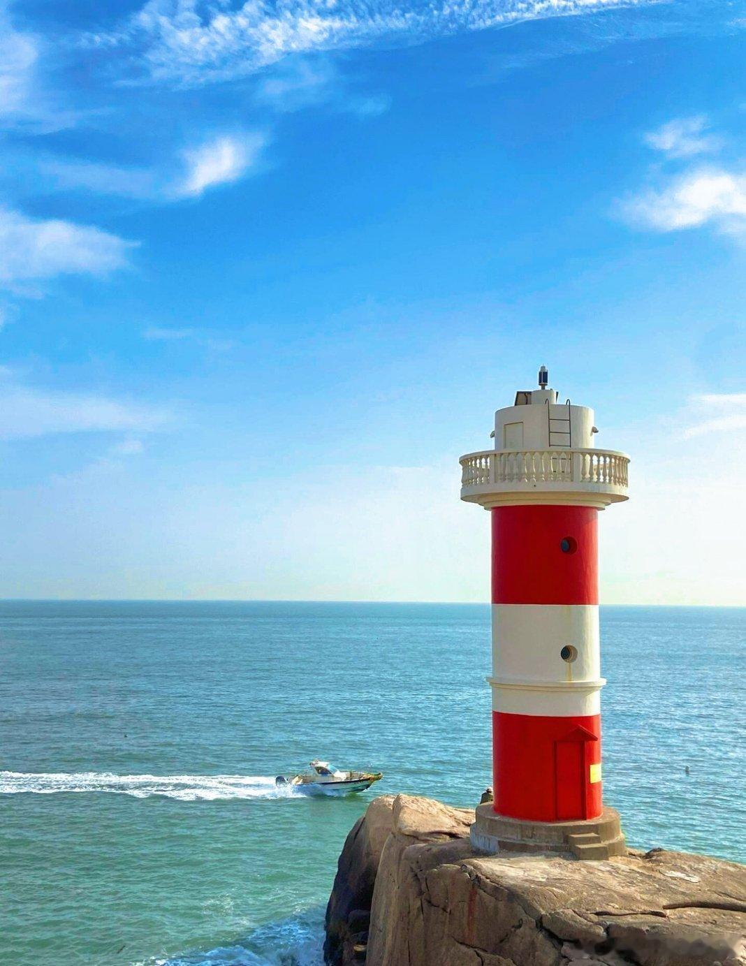 七旬守岛人一生救下十余人的故事，浓缩了浙江舟山东极岛渔民郑贤昌老人用生命守护海洋